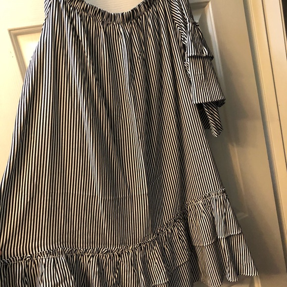 NWT Forever 21 Off the shoulder dress - Picture 2 of 7